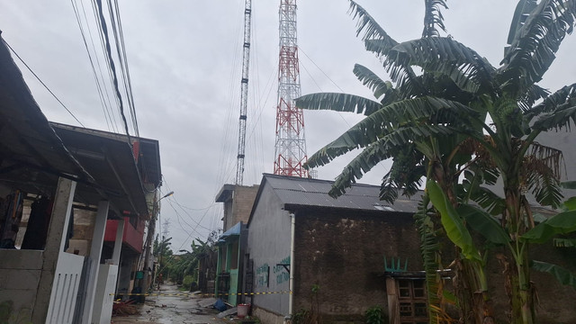 Tower BTS di Kelurahan Karang Satria, Kecamatan Tambun Utara, Kabupaten Bekasi, Senin (27/1/2025). Dok: kumparan