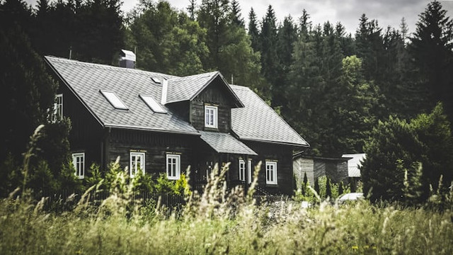 Rumah Moria Lembang. Foto hanyalah ilustrasi bukan tempat sebenarnya. Sumber: Unsplash/Milan Seitler