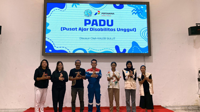 Pertamina menggandeng KALEB, sebuah organisasi tunarungu di kota Bitung, untuk menghadirkan Pusat Ajar Disabilitas Unggul (PADU), sebagai program pelatihan Pra Kerja untuk para disabilitas.