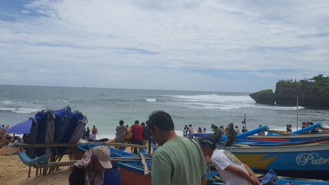 Suasana di Pantai Drini, Kabupaten Gunungkidul, Selasa (28/1/2025). Foto: Dok. Istimewa