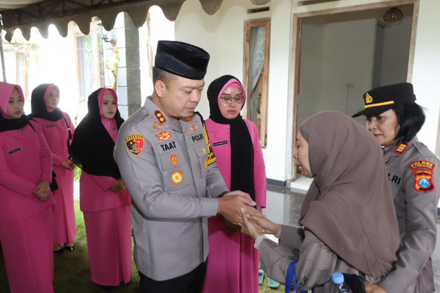 Kapolres Tulungagung Takziah ke Rumah Duka Almarhum Bripka Wiwig Triyoga Susilo