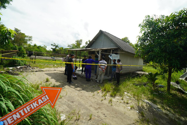 Lokasi kejadian ledekan yang mengakibatkan warga di Merga Sari, Labuhan Maringgai, Lampung Timur. | Foto: Polres Lampung Timur