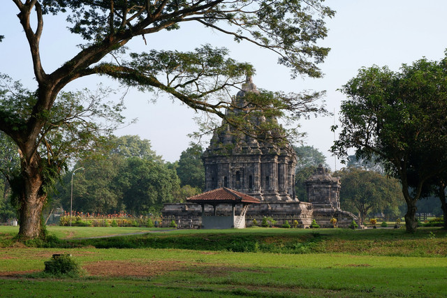 Ilustrasi sejarah Candi Medalem. Unsplash/apryan widodo