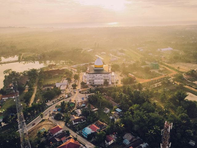 Tarif tol Balikpapan-Samarinda. Foto Kota Balikpapan dari ketinggian. Sumber: Unsplash/Muhammad Azzam