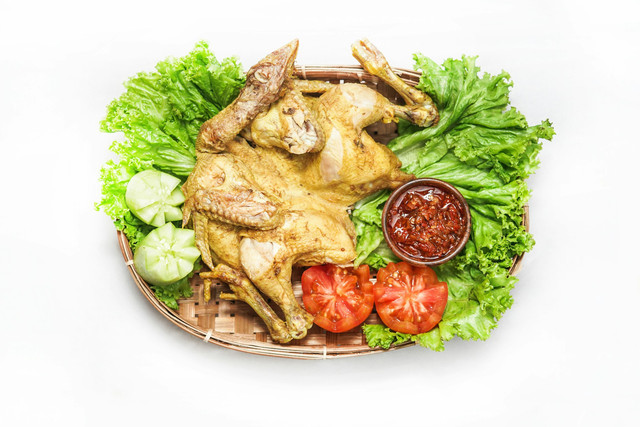 Ayam Goreng Bu Toha Tuntang. Foto hanya ilustrasi, bukan tempat sebenarnya. Sumber: unsplash.com/Ridwan Abdurrohman.