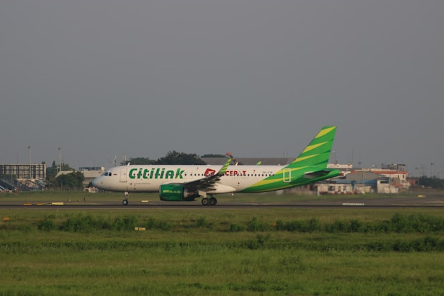 Harga Tiket Pesawat Citilink Semarang - Banjarmasin. Foto Hanya Ilustrasi, Bukan Sebenarnya. Sumber Foto: Unsplash.com/Fasyah Halim