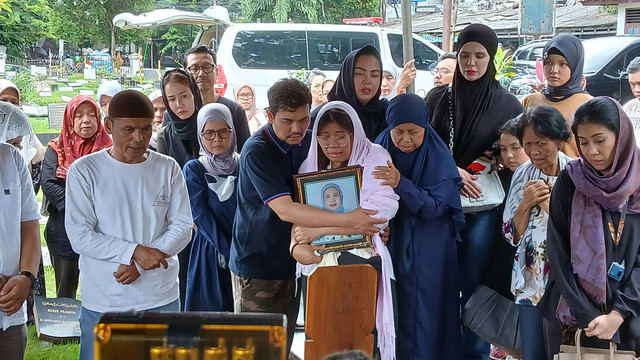 Ibu sambung Indra Bekti, bernama Setyo Partini binti Warimun, meninggal dunia pada hari Rabu (29/1) pukul 01.35 WIB di RS Muhammadiyah, Taman Puring, Jakarta Selatan.  Foto: Vincentius Mario/kumparan