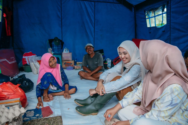 Wali Gubernur Lampung, Jihan Nurlela saat meninjau lokasi banjir di Sragi, Lampung Selatan | Foto : Ist