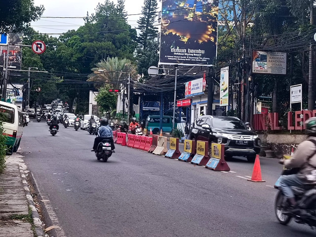 Situasi lalu lintas di jalur utama Bandung-Lembang, Jalan Dr. Setiabudi Bandung, Rabu (29/1/2025).  Foto: Robby Bouceu/kumparan