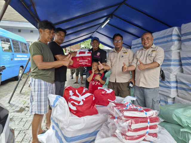 Kemensos salurkan bantuan untuk korban banjir di Jakarta. Foto: Dok. Kemensos