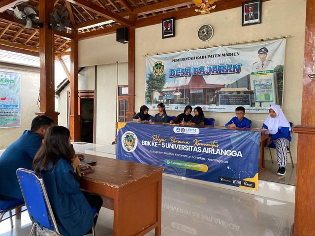 Mahasiswa BBK 5 UNAIR menggelar Lomba Cerdas Cermat BRILIAN tingkat SD se-Desa Pajaran. Foto: Dok. Panitia