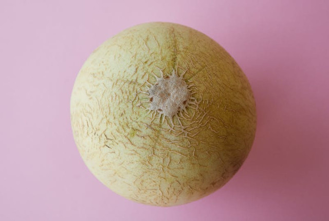 Ilustrasi tips memilih buah melon yang manis. Foto: Pexels.com/Laker