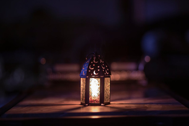 Puasa Ramadan adalah ibadah yang dilakukan oleh umat Muslim selama bulan Ramadan, yang berlangsung selama sebulan penuh. Foto: Pexels.com