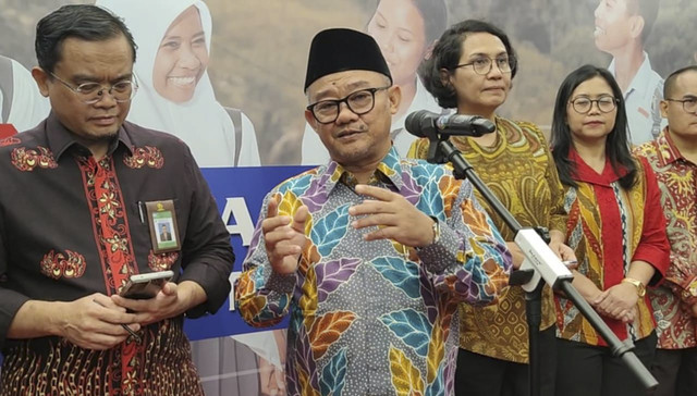 Menteri Pendidikan Dasar dan Menengah (Mendikdasmen) Abdul Mu'ti menjawab pertanyaan wartawan di Jakarta, Kamis (30/1/2025). Foto: Alya Zahra/kumparan 