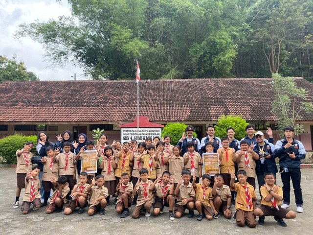 Foto Bersama Anak-Anak SD N 4 Gumiwang Lor. Sumber: Dokumentasi Pribadi