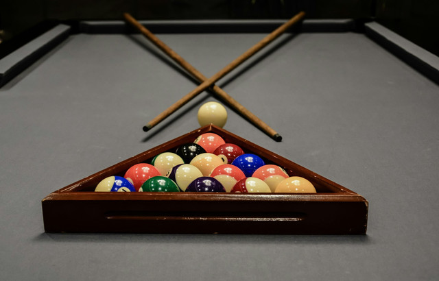 Ilustrasi 7 Tips Membeli Meja Billiard yang Tepat dan Berkualitas, Unsplash/Marcelo Leal