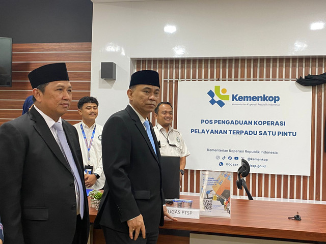 Menteri Koperasi Budi Arie Setiadi melaunching Pos Pengaduan Koperasi Pelayanan Satu Pintu di kantor Kementerian Koperasi, Kamis (30/1). Foto: Muhammad Fhandra/kumparan