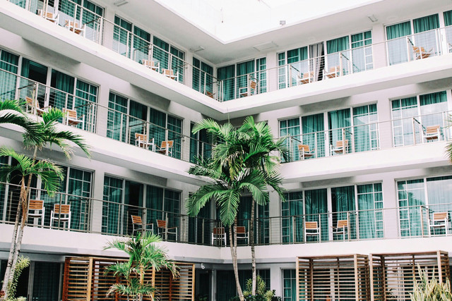 Hotel Mewah di Malang. Foto Hanya Ilustrasi, Bukan Tempat Sebenarnya. Sumber Unsplash Francesca Saraco