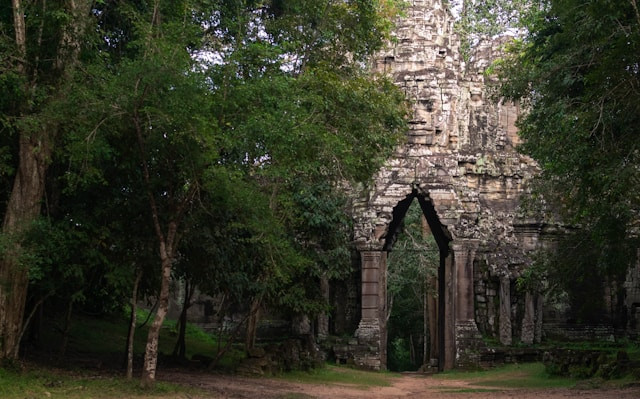 Taman Purbakala Sumpang Bita. Foto hanya ilustrasi, bukan tempat yang sebenarnya. Sumber: Unsplash/Sumit Mangela