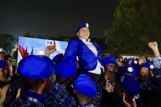 Ketum PAN Zulkifli Hasan melantik 500 peserta PANdawa Batch 1 di Bojongsari, Kota Depok. Foto: Dok. PAN