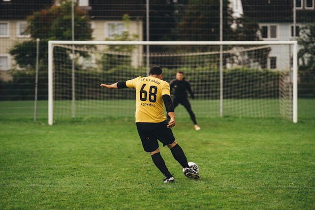 Ilustrasi Ukuran Lapangan Mini Soccer. Sumber: Pexels/Omar Ramadan