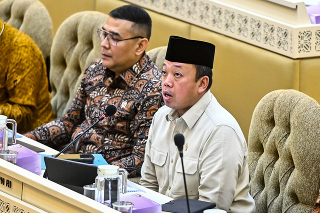 Menteri Agraria dan Tata Ruang/Kepala Badan Pertanahan Nasional (ATR/BPN) Nusron Wahid mengikuti rapat kerja dengan Komisi II DPR di Kompleks Parlemen, Senayan, Jakarta, Kamis (30/1/2025). Foto: Rivan Awal Lingga/ANTARA FOTO