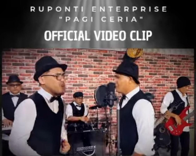 Ruponti Enterpris saat proses pembuatan video klip single mereka yang berjudul 'Pagi Ceria'