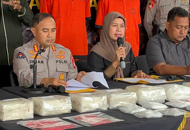 Wadirresnarkoba Polda DIY, AKBP Muharomah Fajarini dalam konferensi pers pengungkapan jaringan sabu nasional Yogyakarta-Sidoarjo di Polda DIY. (Foto: M Wulan)