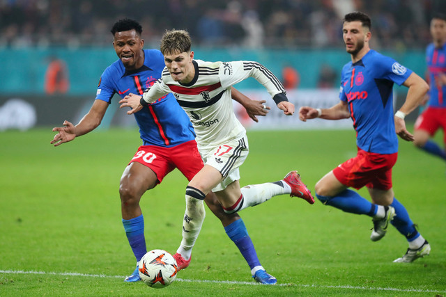 Aksi Alejandro Garnacho saat FCSB vs Manchester United dalam laga Fase Liga matchday 8 Liga Europa 2024/25 di National Arena, Rumania, Jumat (31/1) dini hari WIB. Foto: Inquam Photos via REUTERS/Stefan Constantin