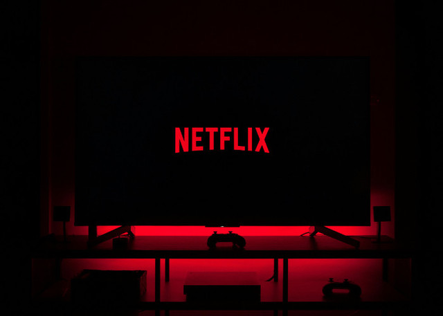 Ilustrasi Rekomendasi Film Netflix Mind Blowing, Unsplash/Thibault Penin