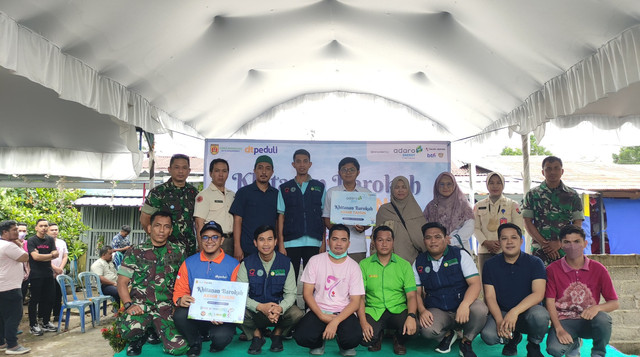 Foto Bersama TIm DT Peduli Kalsel, Relawan, Tim Medis dan Donatur dalam Agenda Khitanan Barokah Akhir Tahun (Sumber : DT Peduli)