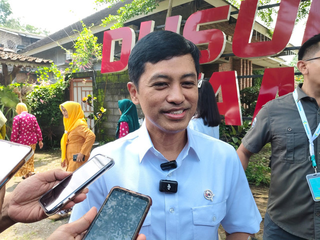 Wakil Menteri Kesehatan RI, Dante Saksono Harbuwono, di Kelurahan Tamanmartani, Kapanewon Kalasan, Kabupaten Sleman, Jumat (31/1). Foto: Arfiansyah Panji Purnandaru/kumparan