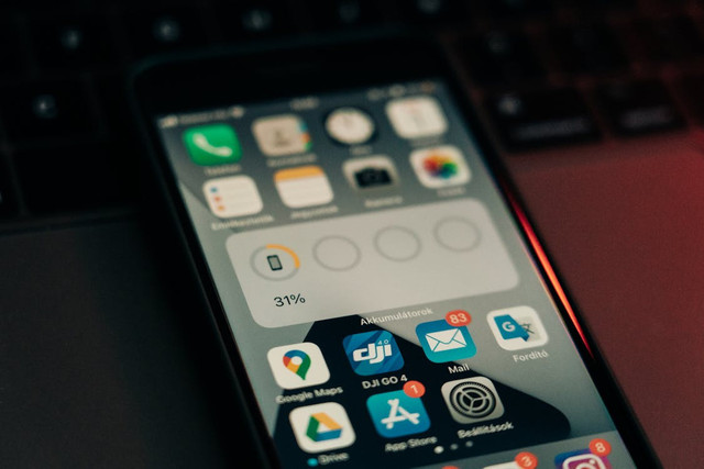 iPhone memungkinkan pengguna untuk menyembunyikan dan mengunci aplikasi. Foto: Pexels.com