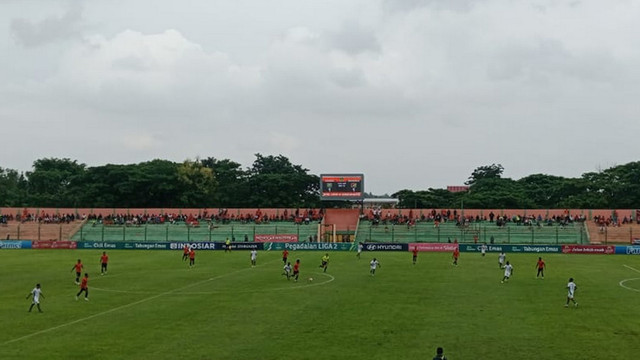 Pertandingan Persibo Bojonegoro vs Persewar Waropen, di Stadion Letjen H Soedirman Bojonegoro. Jumat (31/01/2025) (Aset: Istimewa)