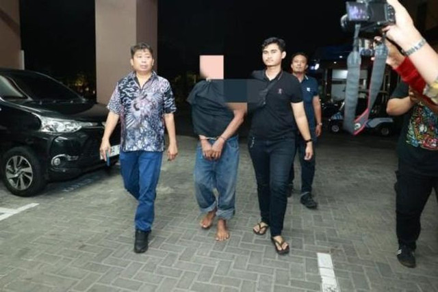 Pemilik panti asuhan terduga pelaku kekerasan seksual pada anak asuhnya berhasil ditangkap polisi. Foto: Dok. Polda Jatim 