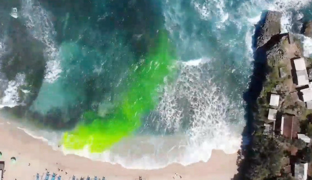 Eksperimen melacak rip current di Pantai Drini, Gunungkidul. Dok: Hendy Fatchurohman