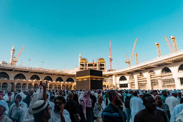 Ilustrasi Tata Cara Tawaf Wada. Foto: dok. Unsplash/Sulthan Auliya