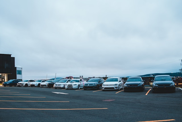 Rest Area 130B Tol Cipali. Foto hanyalah ilustrasi, bukan tempat yang sebenarnya. Sumber: Unsplash/Erik Mclean