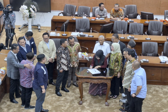 Rapat kerja DPR RI dengan Kementerian BUMN, Kementerian Keuangan, Kementerian Hukum dan Kementerian Sekretariat Negara di Gedung DPR RI, Jakarta Pusat pada Sabtu (1/2/2025).  Foto: Argya D. Maheswara/kumparan 