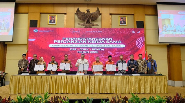 Penandatangan PKS Tripartit Pemerintah Kota Surabaya (sumber : pajak.go.id)