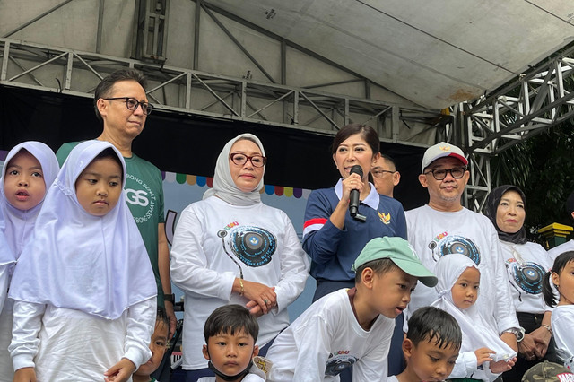 Menkomdigi Meutya Hafid memberikan sambutan di Acara Car Free Day Kemendikdasmen, Jakarta Pusat, Minggu (2/2/2025). Foto: Alya Zahra/kumparan 