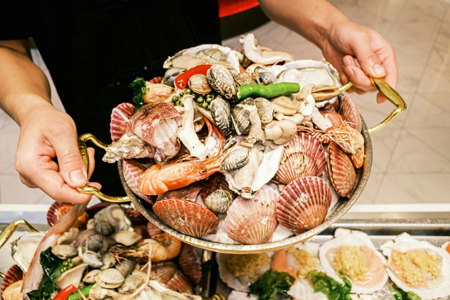 Kuliner Malam Viral Semarang. Foto ilustrasi hidangan seafood, bukan tempat sebenarnya. Sumber foto: Unsplash-Sherwin Ker