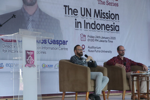 Direktur United Nations Information Centre (UNIC) untuk Indonesia dan Filipina, Miklos Gaspar, menjadi pembicara dalam Ambassador Talk di Auditorium Nusa Putra University, Sukabumi, 24 Januari. Foto: Dok. Istimewa