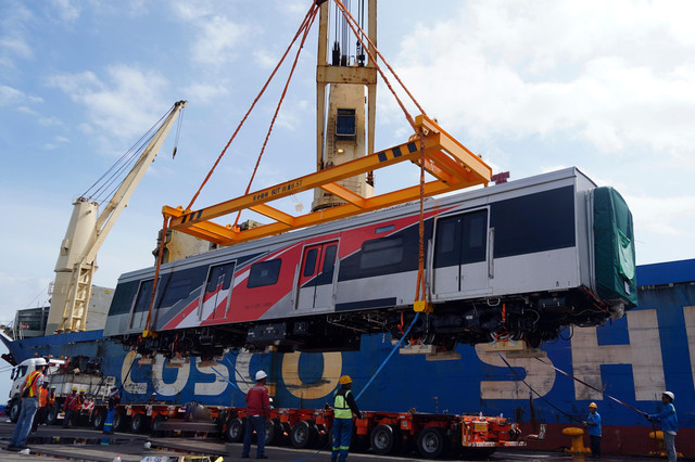 Trainset KRL baru impor dari QRRC Qingdao Sifang sampai di Pelabuhan Tanjung Priok. Foto: PT Pelindo Multi Terminal (SPMT)