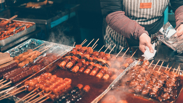 Kuliner malam Purworejo. Foto hanya ilustrasi, bukan tempat sebenarnya. Sumber: Unsplash/Ian Valerio