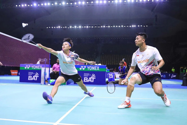 Ganda campuran Indonesia Dejan Ferdinansyah/Siti Fadia Silva Ramadhanti saat berlaga di babak perempat final Thailand Masters 2025, Jumat (31/1/2025). Foto: PBSI/HO/Antara