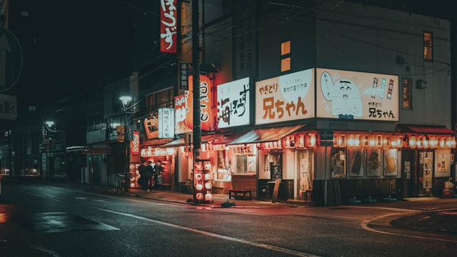 Tenda Shinimari Bandung. Foto hanyalah ilustrasi bukan tempat sebenarnya. Sumber: Unsplash/Ian Valerio