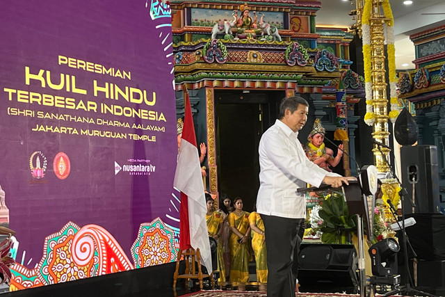 Utusan Presiden Hashim Djojohadikusumo memberikan sambutan peresmian Kuil Hindu Terbesar Indonesia, Shri Sanathana Dharma Aalayam di Kalideres, Jakarta Barat, Minggu (2/2/2025). Foto: Alya Zahra/kumparan 