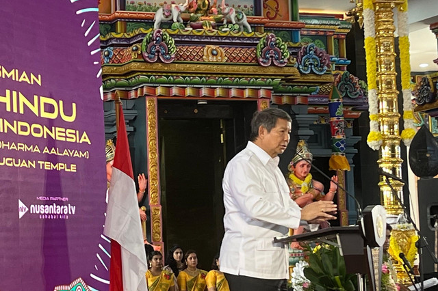 Utusan Presiden Hashim Djojohadikusumo memberikan sambutan peresmian Kuil Hindu Terbesar Indonesia, Shri Sanathana Dharma Aalayam di Kalideres, Jakarta Barat, Minggu (2/2/2025). Foto: Alya Zahra/kumparan 