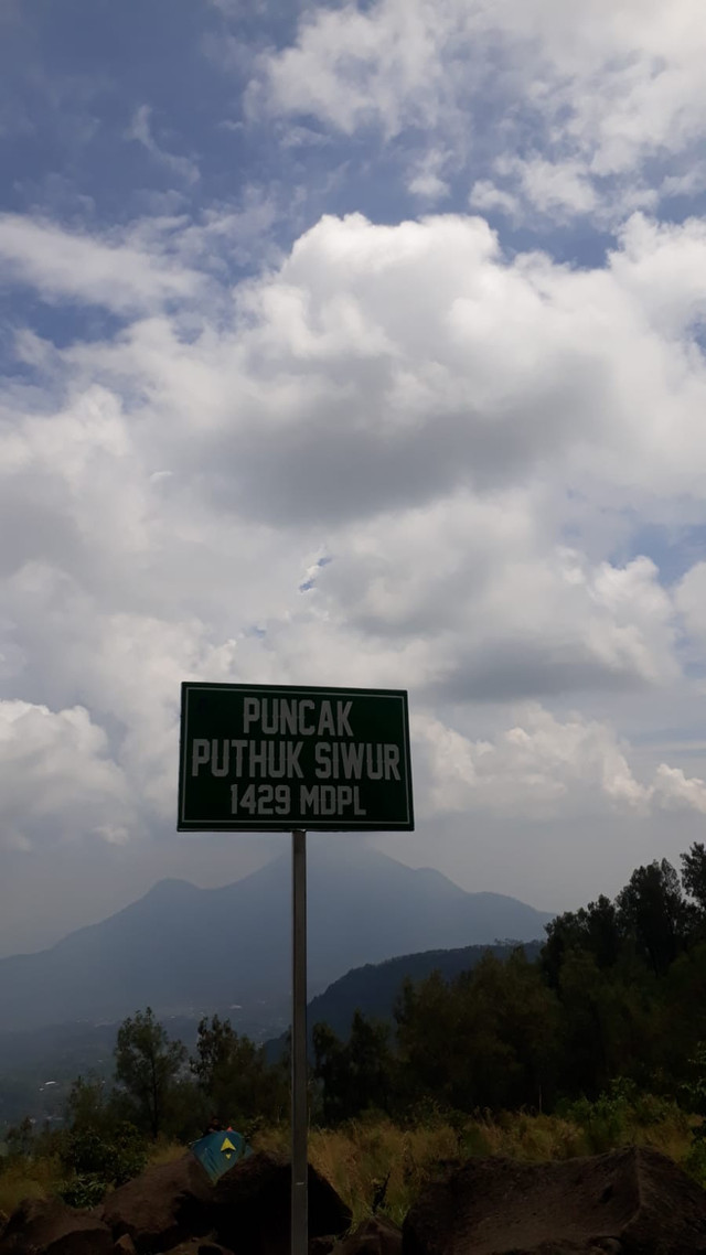 Puncak Puthuk Siwur. Foto: Dok. Tantri Tamara